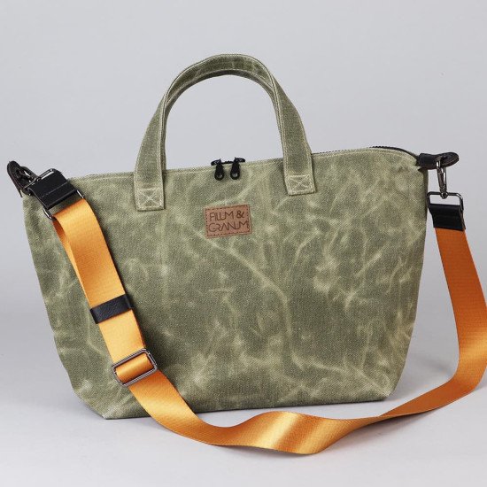 Zipper Waxed Canvas Tote Bag Large Size in Distressed Green